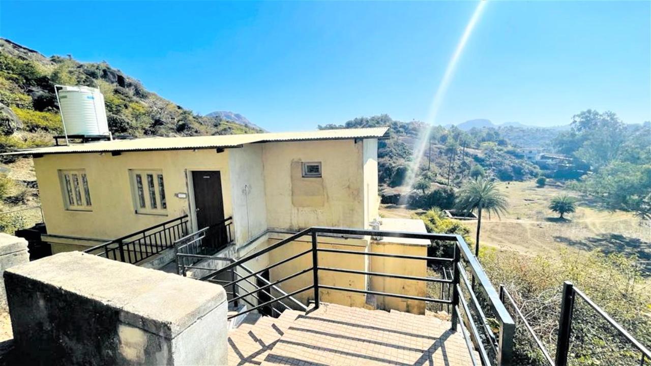 Shikhar Bunglow - A Stunning Valley View Bungalow In Mount Abu Acomodação com café da manhã Exterior foto