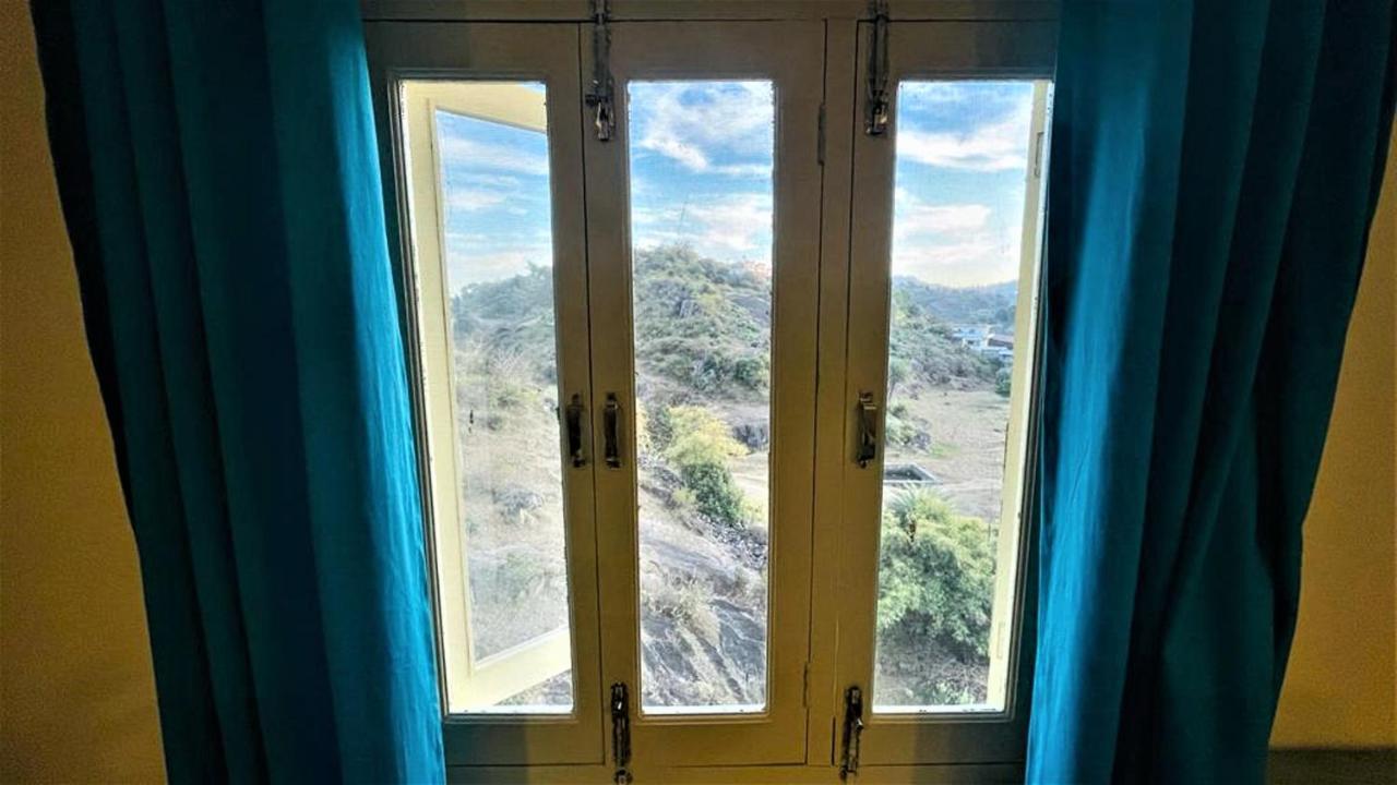 Shikhar Bunglow - A Stunning Valley View Bungalow In Mount Abu Acomodação com café da manhã Exterior foto