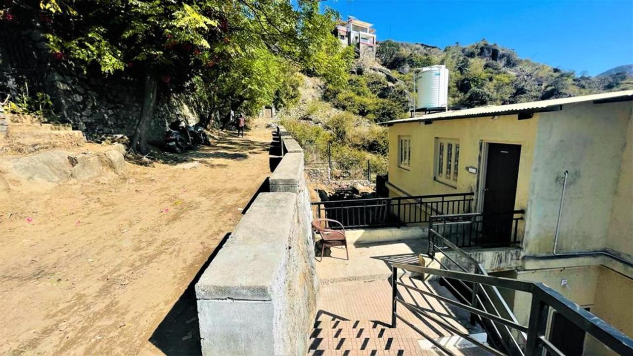 Shikhar Bunglow - A Stunning Valley View Bungalow In Mount Abu Acomodação com café da manhã Exterior foto